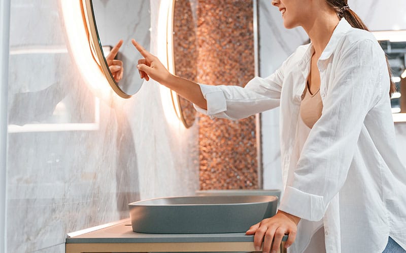 Smart Home Tech Reshapes the Mirror Industry